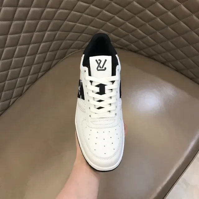Louis Vuitton LV Trainer Baskets Lifestyle Blanches et Noires 5