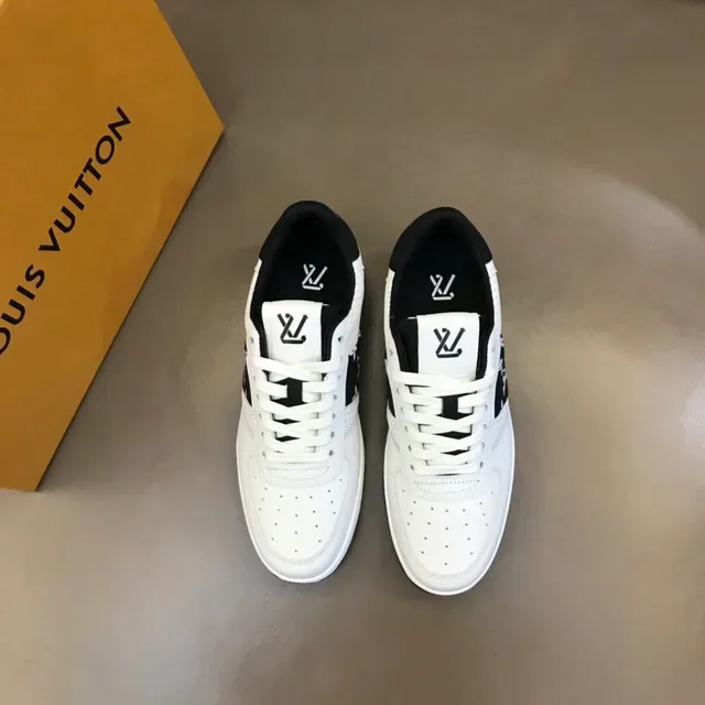 Louis Vuitton LV Trainer Baskets Lifestyle Blanches et Noires 9