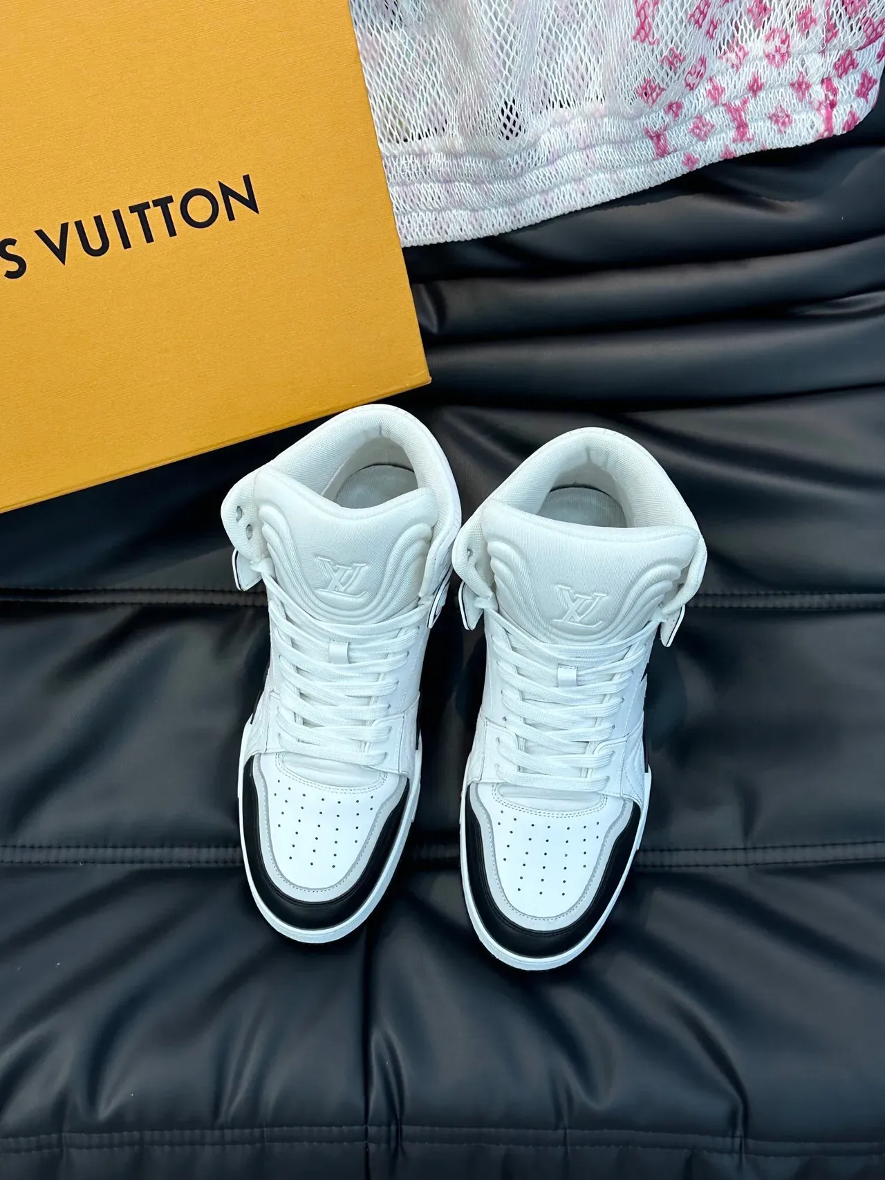 لويس فيتون LV Trainer أبيض أسود عالي القمة مونوغرام حذاء أسلوب الحياة 2