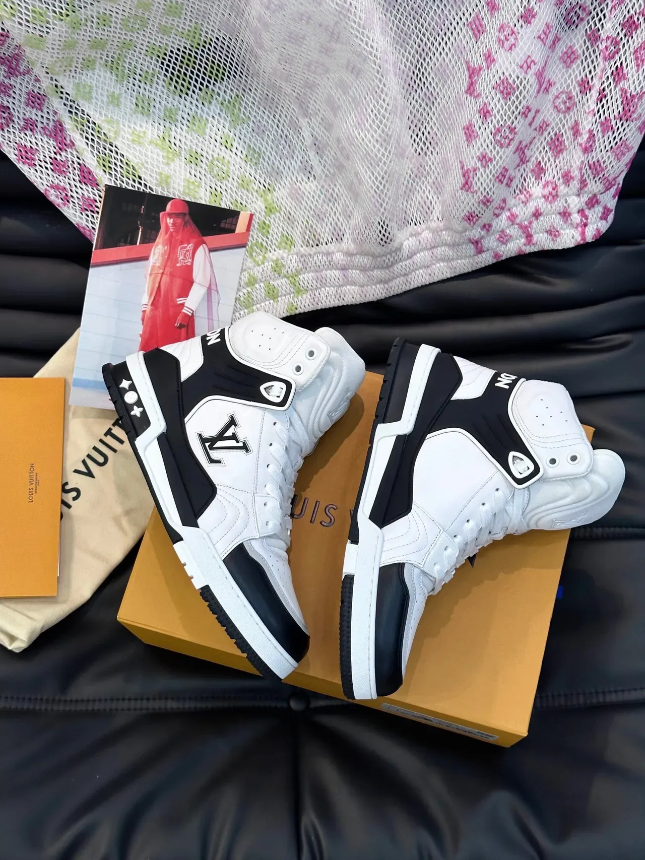 لويس فيتون LV Trainer أبيض أسود عالي القمة مونوغرام حذاء أسلوب الحياة 4