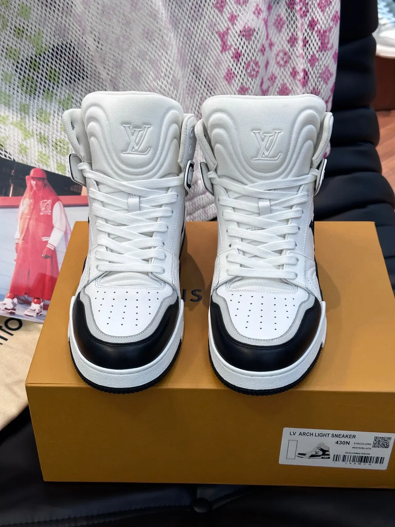 لويس فيتون LV Trainer أبيض أسود عالي القمة مونوغرام حذاء أسلوب الحياة 5