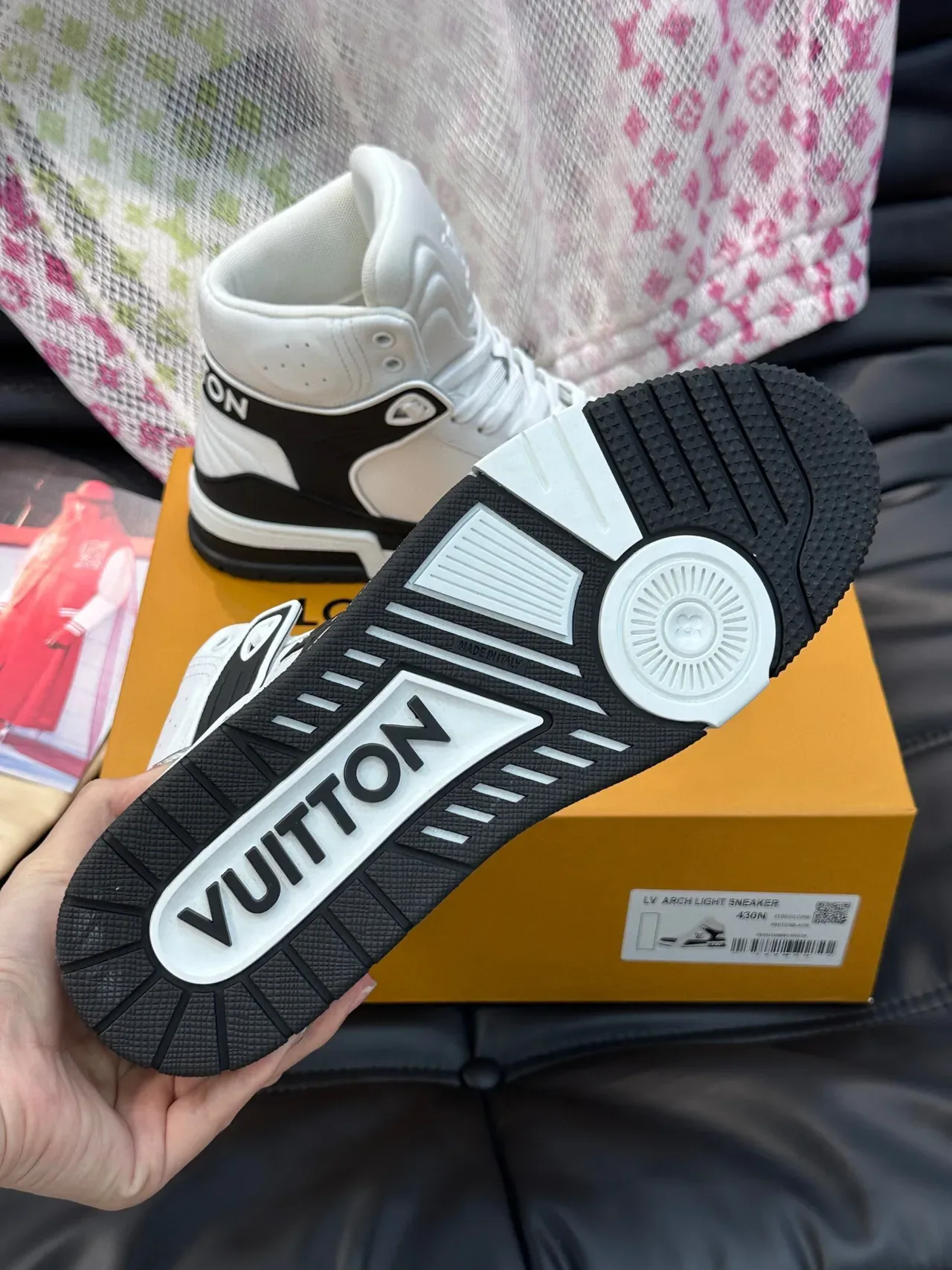لويس فيتون LV Trainer أبيض أسود عالي القمة مونوغرام حذاء أسلوب الحياة 9