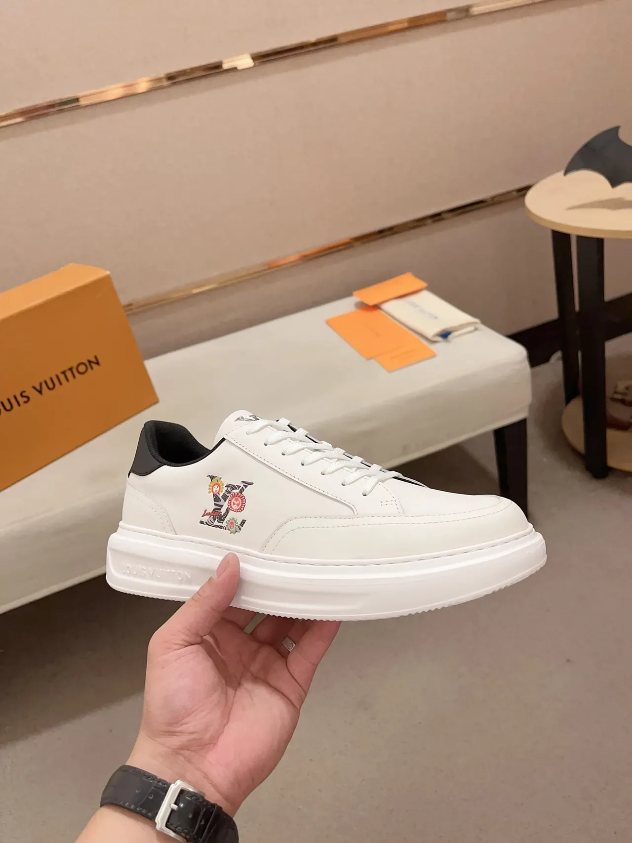 Louis Vuitton LV Branco Preto Couro Low-Top Bordado Floral Logo Lifestyle Sneakers 5