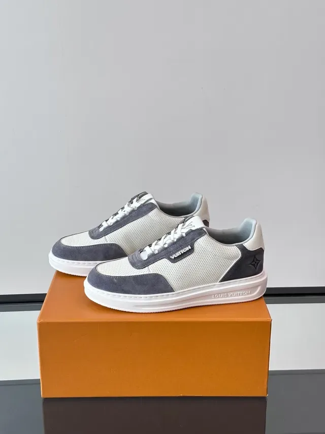 Louis Vuitton LV Trainer Blanco Gris Malla Perforada Solapas de Ante Lifestyle Sneakers 5