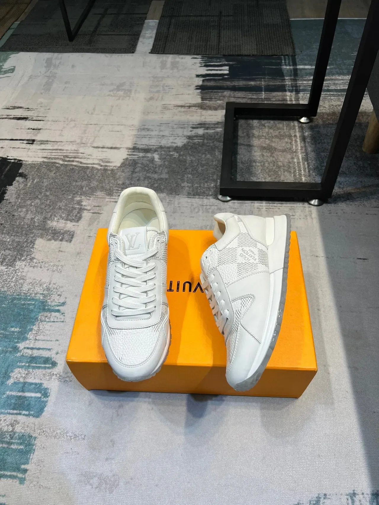 লুইস ভিটন LV Trainer সাদা চামড়ার টেক্সচার্ড প্যানেলিং লাইফস্টাইল স্নিকার 4