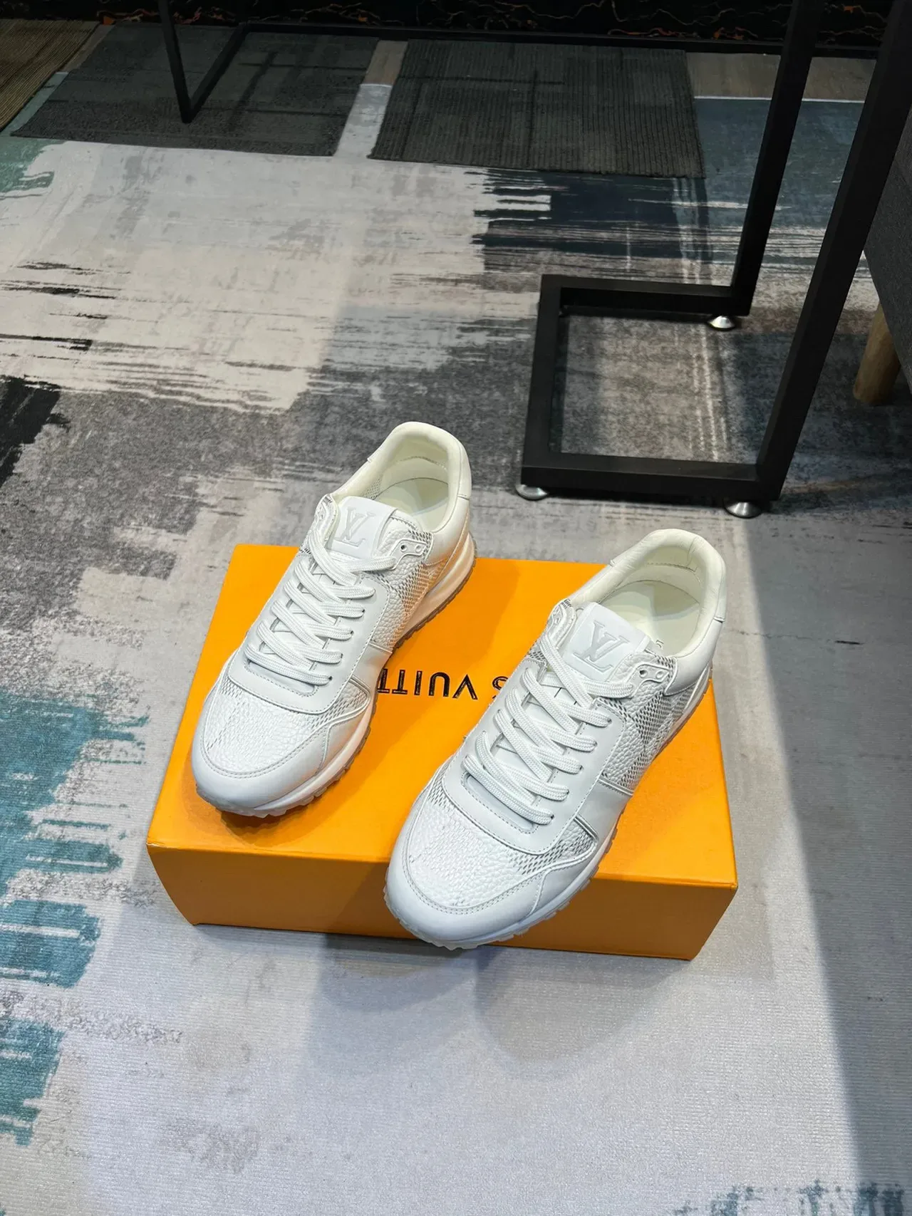 লুইস ভিটন LV Trainer সাদা চামড়ার টেক্সচার্ড প্যানেলিং লাইফস্টাইল স্নিকার 5