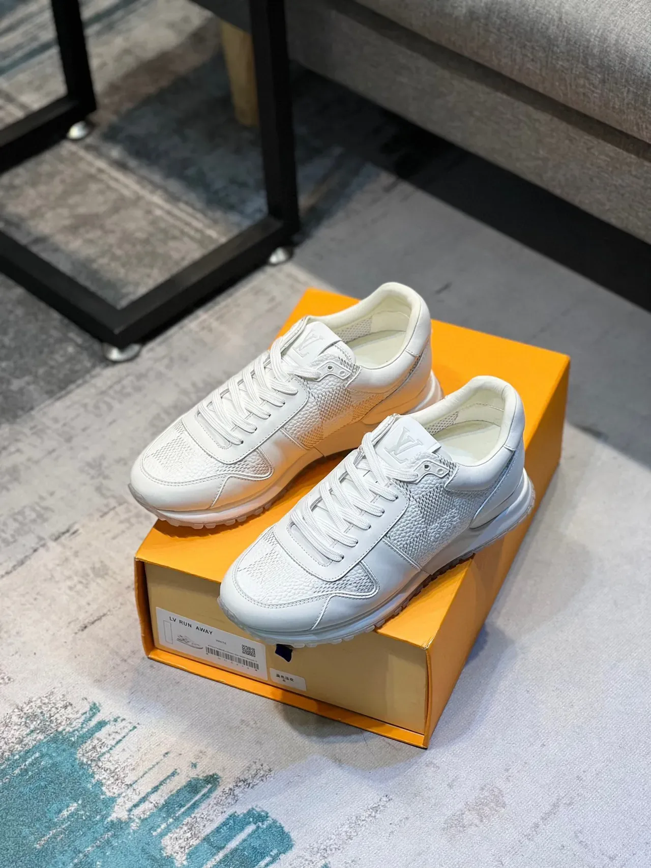 লুইস ভিটন LV Trainer সাদা চামড়ার টেক্সচার্ড প্যানেলিং লাইফস্টাইল স্নিকার 7