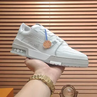 Louis Vuitton LV Sneakers Blancos Low-Top con Media Suela en Capas Estilo de Vida