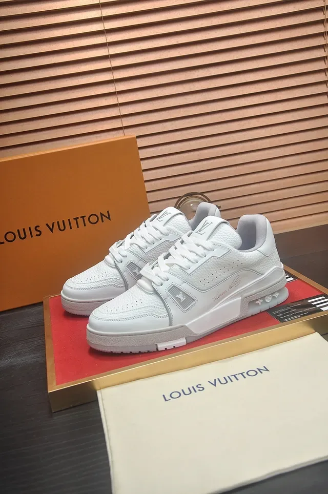 لويس فتون LV حذاء رياضي أبيض منخفض القدم بطبقات وسطية نمط حياة 4