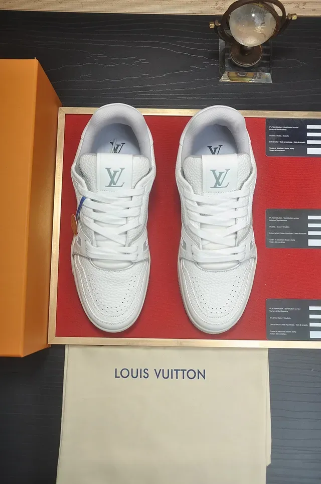 لويس فتون LV حذاء رياضي أبيض منخفض القدم بطبقات وسطية نمط حياة 5