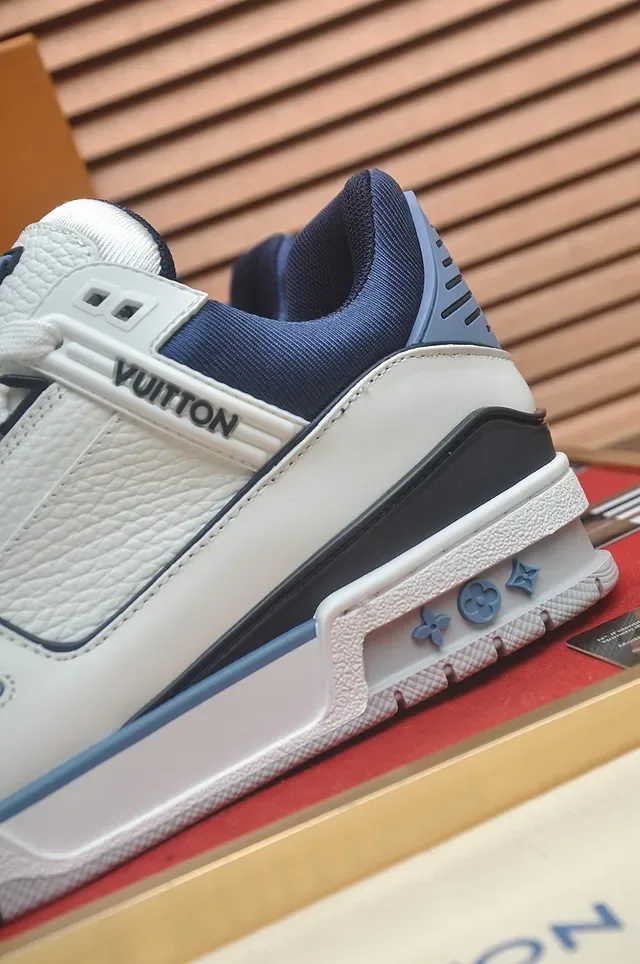 Louis Vuitton LV Trainer Tênis Lifestyle Branco Navy Estructurados Sola Média Camadas Couro e Textil 2