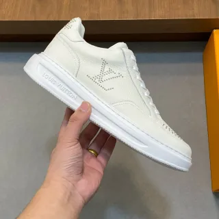 Louis Vuitton LV Trainer Blanco Plata Cuero Granulado Tachuelas Monograma Lifestyle Sneakers