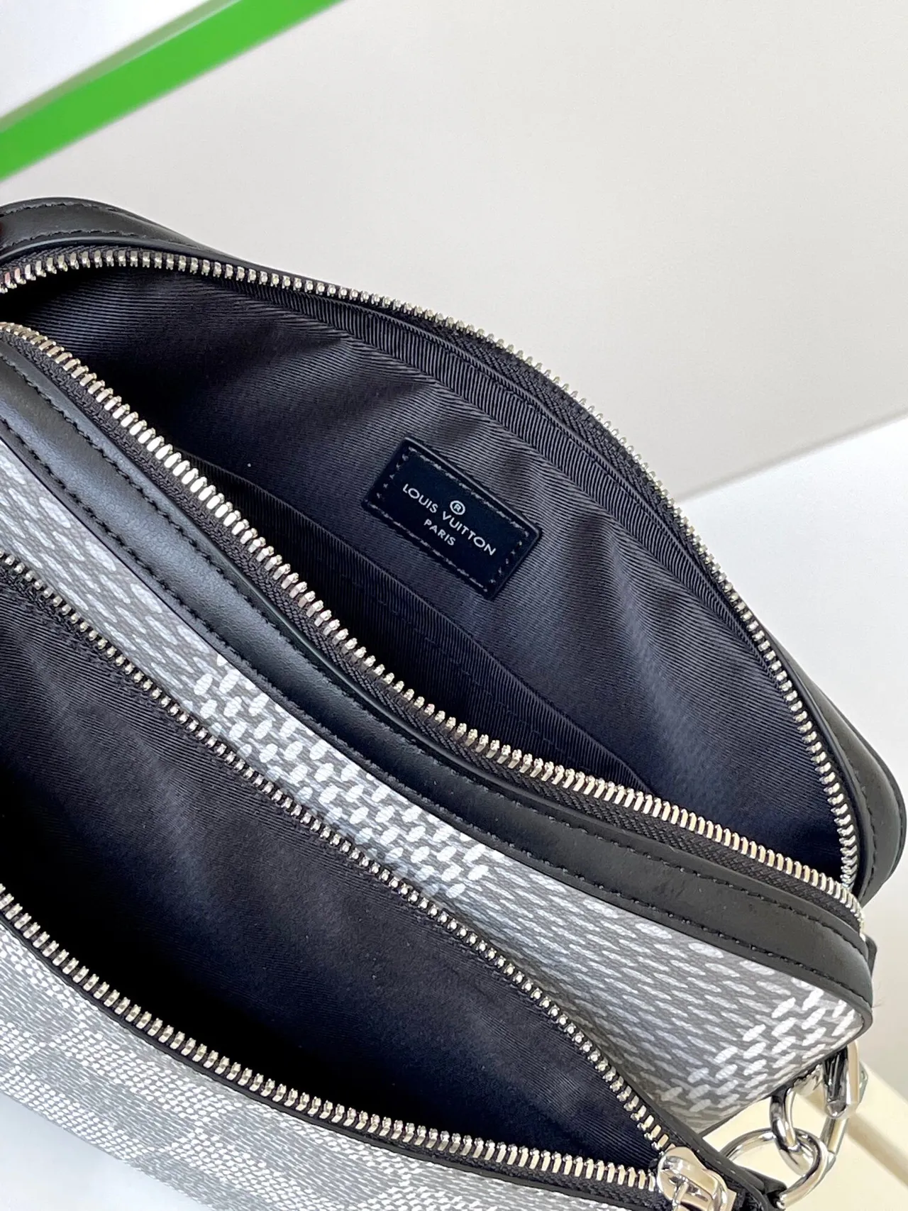 Louis Vuitton Messenger Gris Noir Damier Graphite Toile à damier Messenger Bag 2