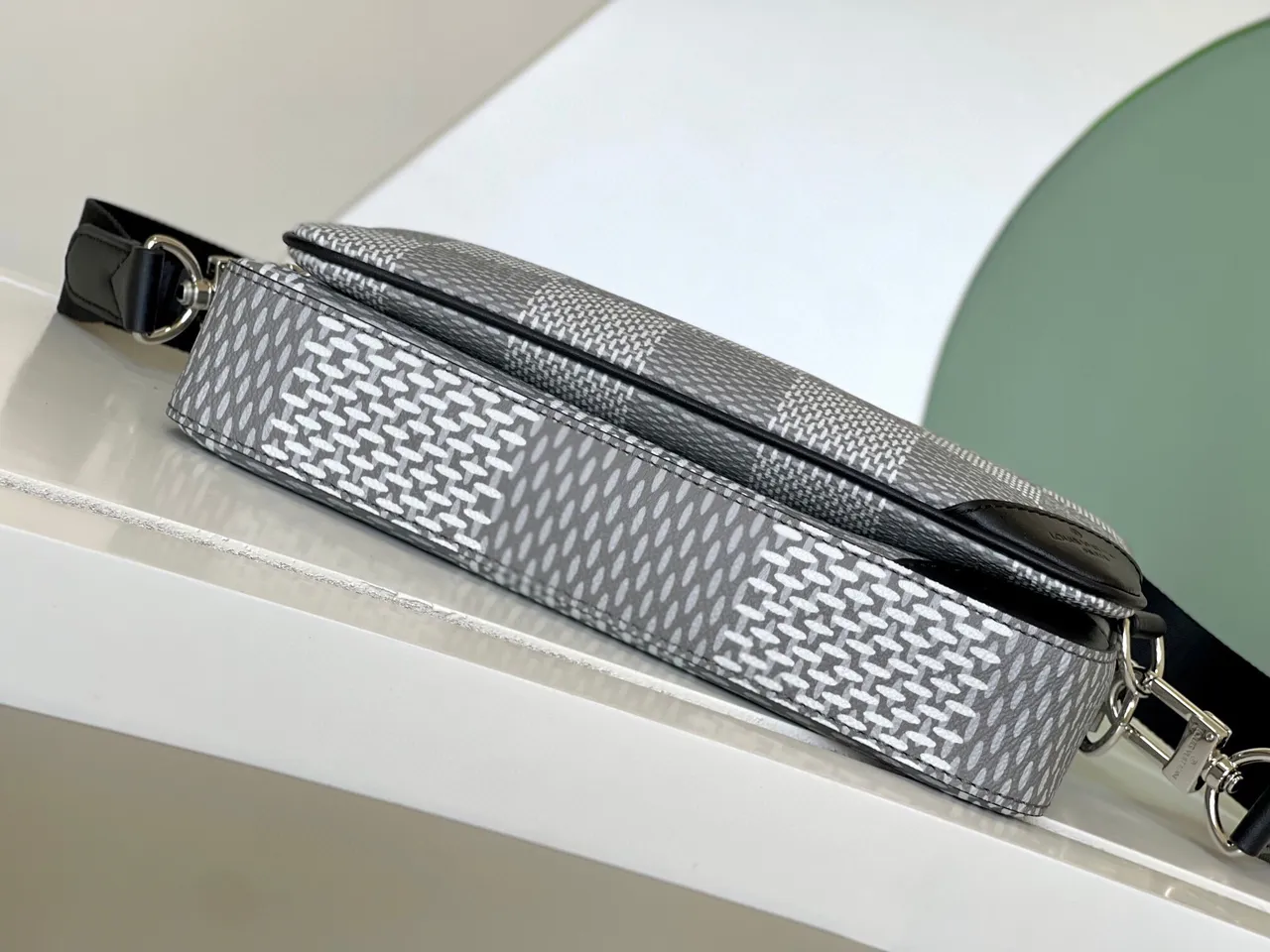 Louis Vuitton Messenger Gris Noir Damier Graphite Toile à damier Messenger Bag 3