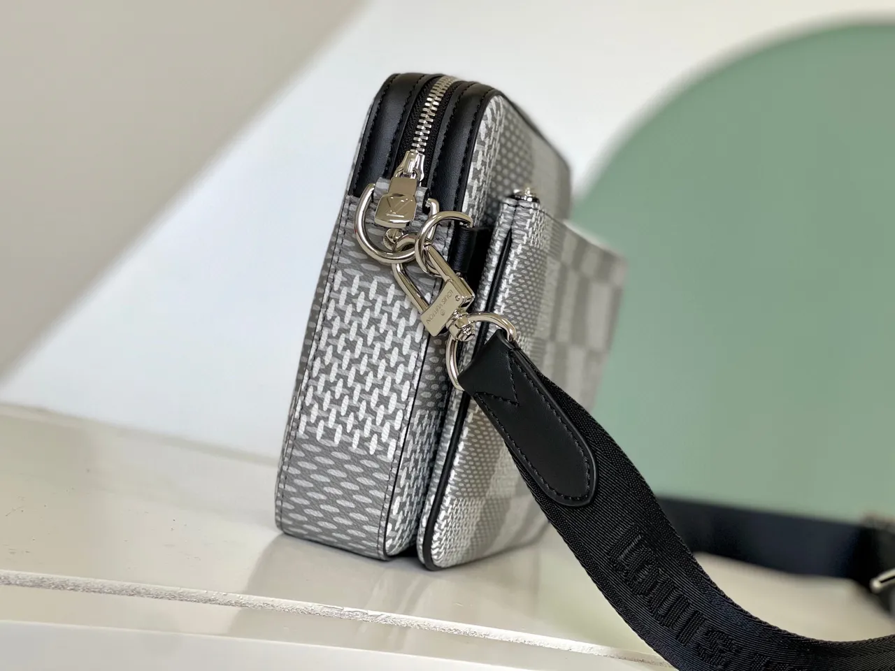 Louis Vuitton Messenger Gris Noir Damier Graphite Toile à damier Messenger Bag 5