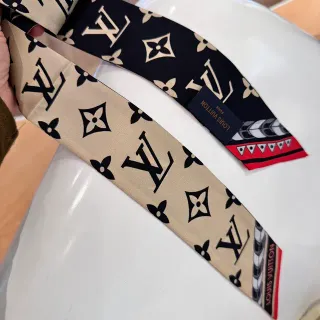 Louis Vuitton Monogram भूरा काला प्रिंट फ्लोरल मोटिफ रेशम स्कार्फ
