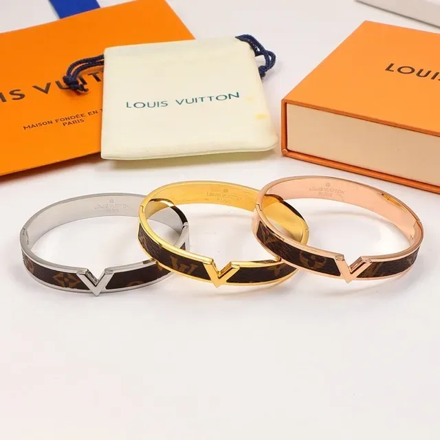 Bracelete Louis Vuitton Monogram Canvas Tonalidade Rosa Dourada V-Clasp 4