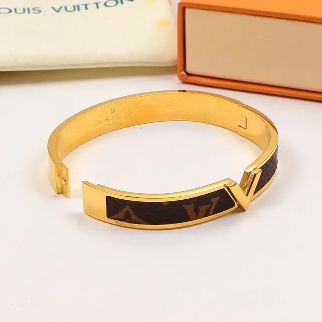 Bracelete Louis Vuitton Monogram Canvas Tonalidade Rosa Dourada V-Clasp 6