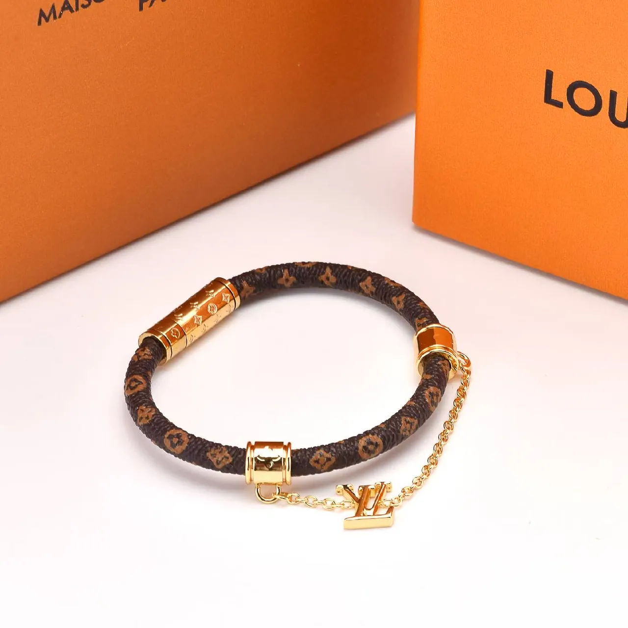 Bracelet en cord Louis Vuitton Monogram brun doré tressé Monogrammed Magnetic Clasp 2