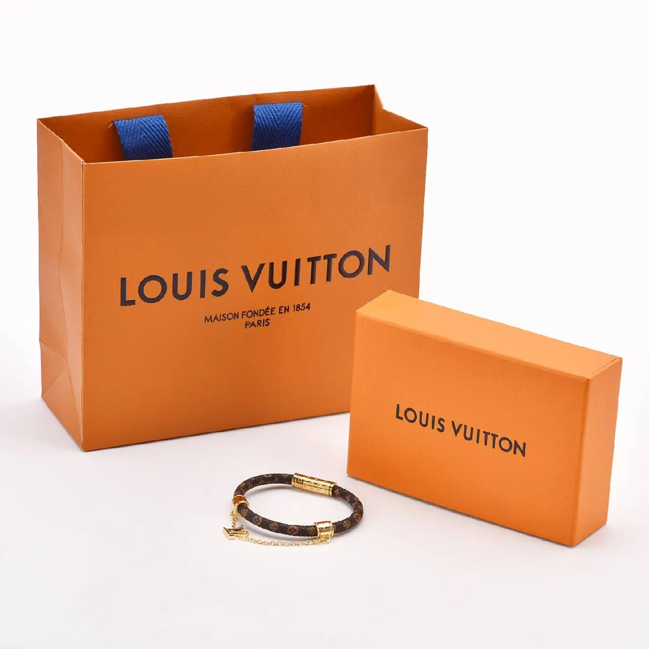 Bracelet en cord Louis Vuitton Monogram brun doré tressé Monogrammed Magnetic Clasp 4