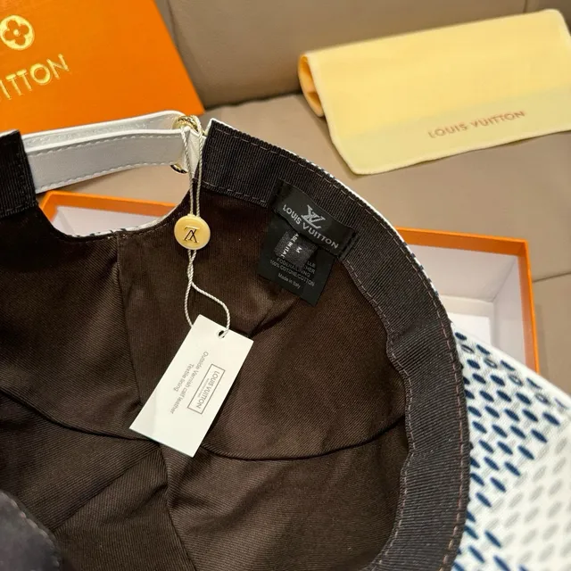Louis Vuitton Monogram-Dot V Logo 棒球帽 3