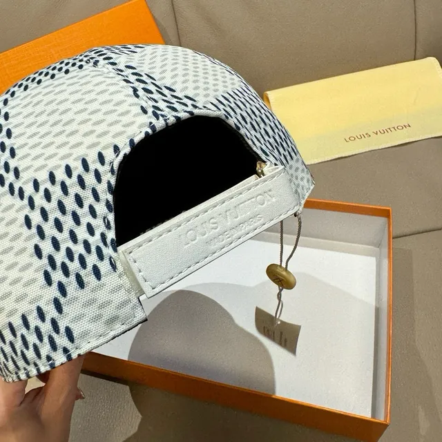 Louis Vuitton Monogram-Dot V Logo 棒球帽 4