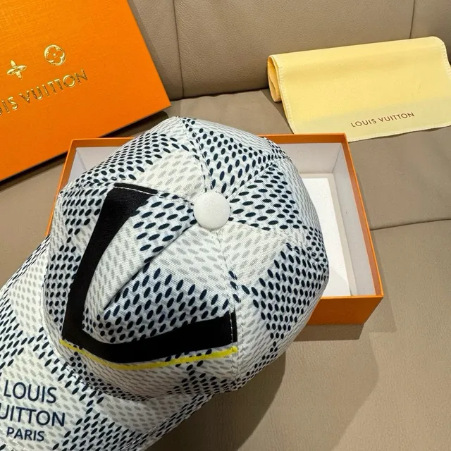 Louis Vuitton Monogram-Dot V Logo 棒球帽 6