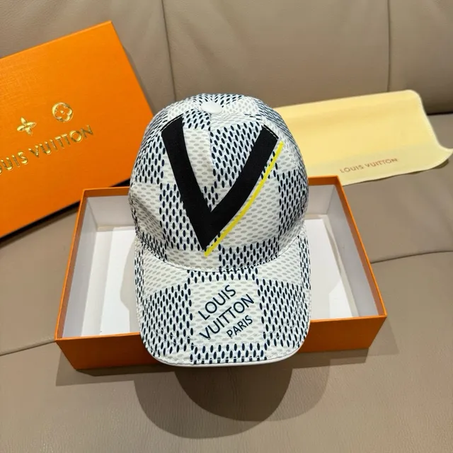 Louis Vuitton Monogram-Dot V Logo 棒球帽 9