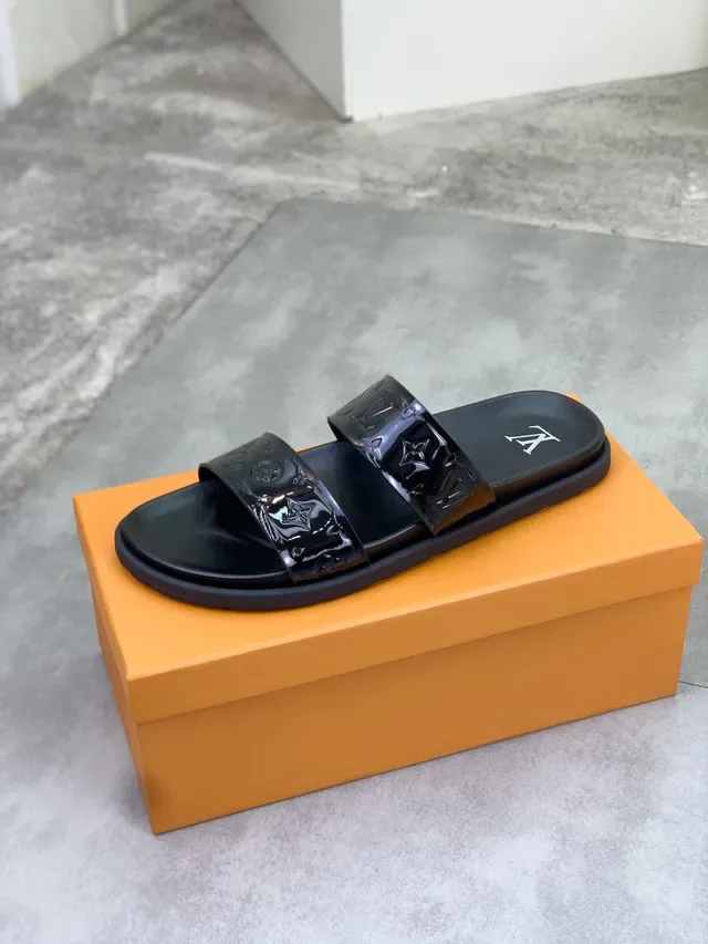 Louis Vuitton Monogram Embossed Two-Strap Slipper Black Glossy Patent-Effect Straps Pattern Slippers 3