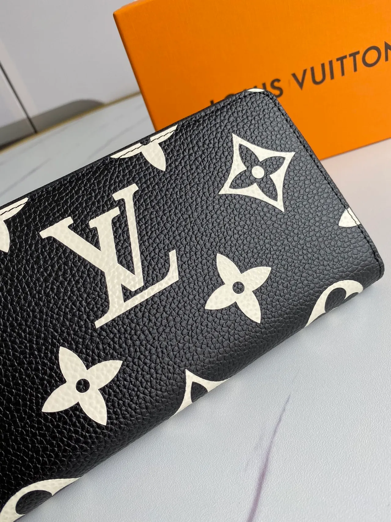 Louis Vuitton Monogram Empreinte Black White Leather Zip-Around Closure Long Wallet 5