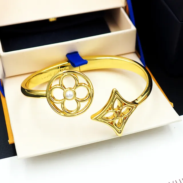 Louis Vuitton ফ্লাওয়ার মনোগ্রাম এবং ড্যামিয়ার কোয়াট্রেফয়েল ওপেন ব্যাঙ্গেল ব্রেসলেট 10