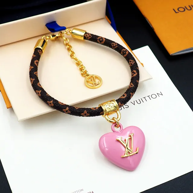 Pulseira de Pingente de Couro Trançado Esmaltado Coração Marrom Rosa Louis Vuitton Monogram em forma de coração 5
