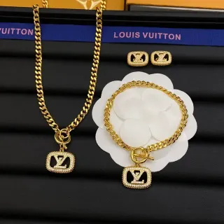 Colar Louis Vuitton Monogram Corrente Curb Ouro Preto Pingente Retangular