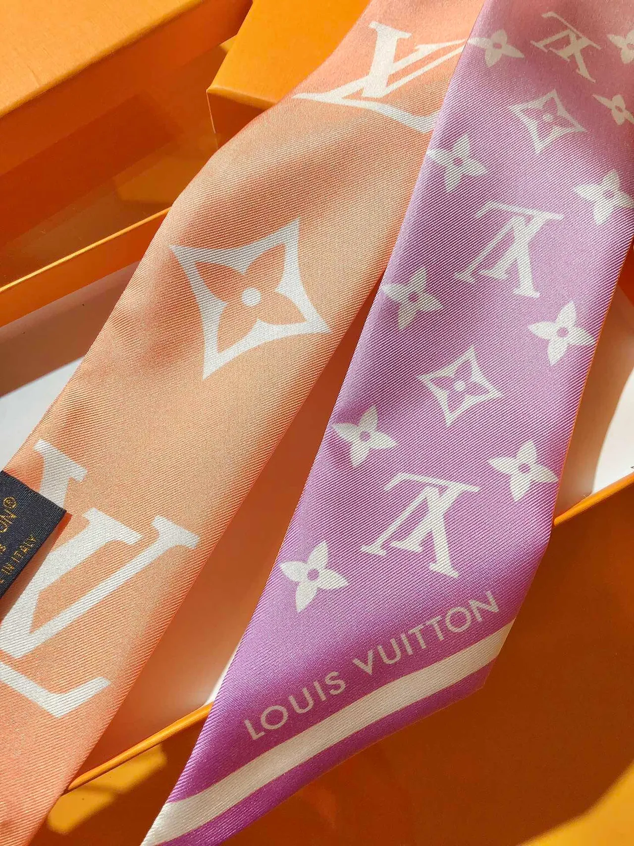 Louis Vuitton Monogram Cachecol de seda laranja rosa 8
