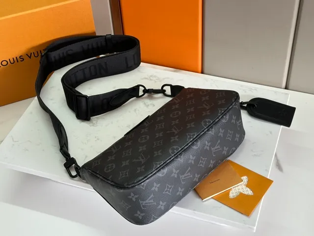 Louis Vuitton Monogram Impresso Bolsa cruzada Preta Cinza Silhueta Retangular Bolsa cruzada 4