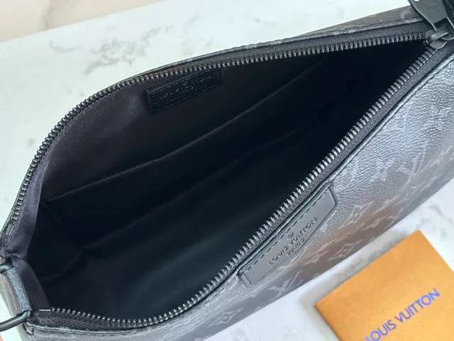 Louis Vuitton Monogram Impresso Bolsa cruzada Preta Cinza Silhueta Retangular Bolsa cruzada 6
