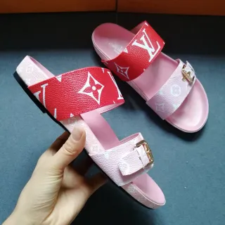Louis Vuitton Monogram लाल और गुलाबी पट्टी स्लाइड कैजुअल सैंडल