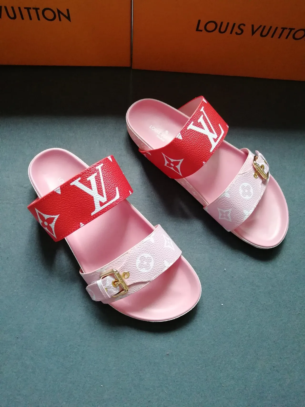 Louis Vuitton Monogram 红色和粉色鞋带滑动休闲凉鞋 2