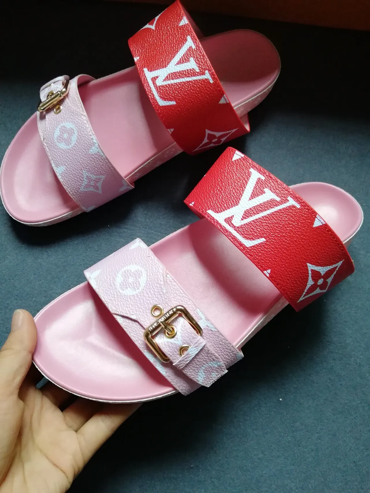 Louis Vuitton Monogram 红色和粉色鞋带滑动休闲凉鞋 4