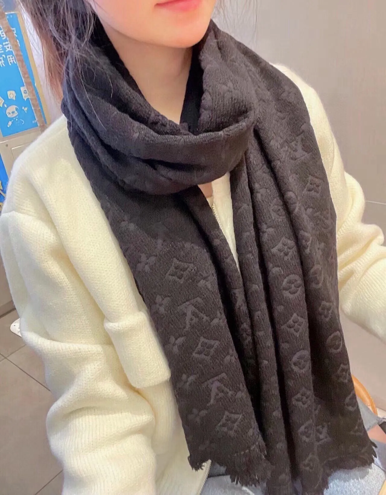 Cachecol Louis Vuitton Monogram Preto Jacquard Bordas Franjas em Cachemira 2