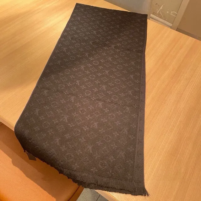 Cachecol Louis Vuitton Monogram Preto Jacquard Bordas Franjas em Cachemira 6