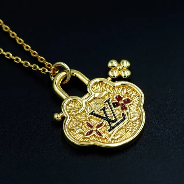 Collar Louis Vuitton Monogram World Tour Gold-Tone Padlock 4