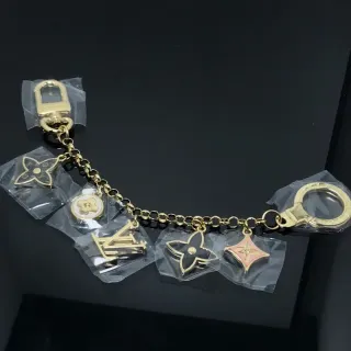 Louis Vuitton سوار متعدد التشكيل سلسلة ذهبية سوداء تعويذات مينا