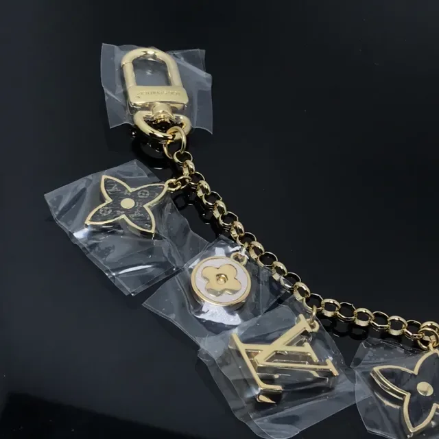 Louis Vuitton سوار متعدد التشكيل سلسلة ذهبية سوداء تعويذات مينا 4