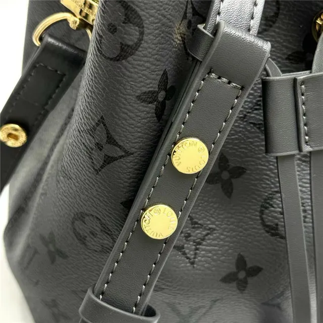 Bolso Bucket Louis Vuitton Nano Noé Monogram Eclipse Negro 3