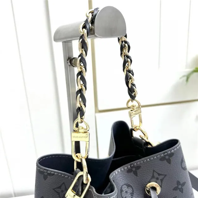 Bolso Bucket Louis Vuitton Nano Noé Monogram Eclipse Negro 5