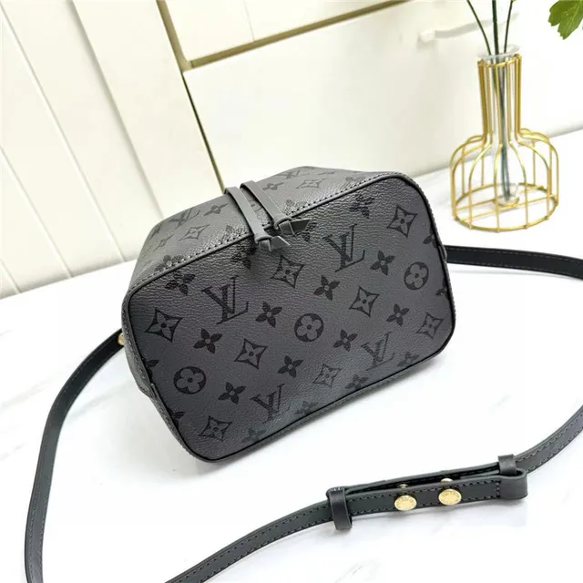 Bolso Bucket Louis Vuitton Nano Noé Monogram Eclipse Negro 7