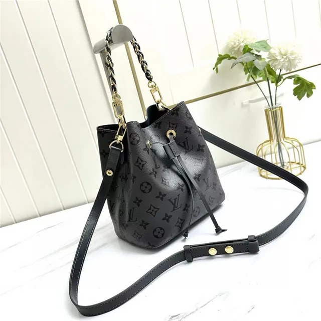 Bolso Bucket Louis Vuitton Nano Noé Monogram Eclipse Negro 9