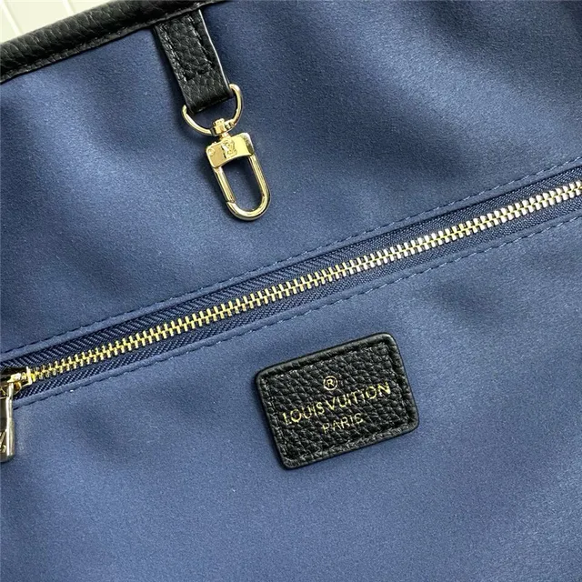 Louis Vuitton Neverfull Monogramme embossé Sac tote noir 3
