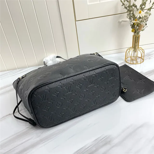 Louis Vuitton Neverfull Monogramme embossé Sac tote noir 4